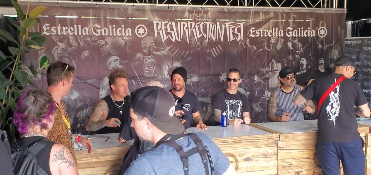 supermaze1's tweet photo. Thank you!!! @paparoach you are the best!! @ResurrectionESP https://t.co/UbVcl0fs8q