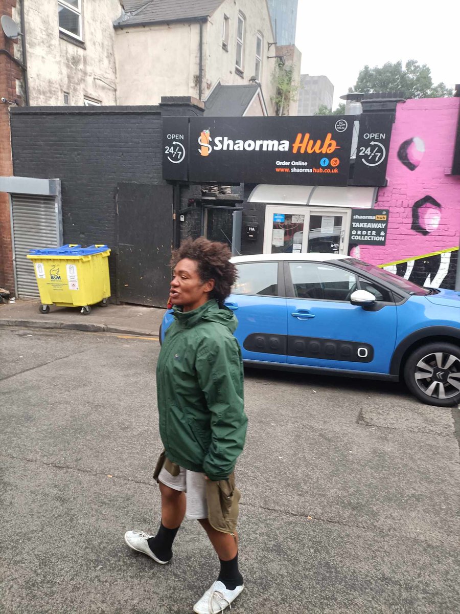 haddock_percy's tweet photo. If you are in Birmingham city , beware of this woman. She tripped ste up, took his wallet and ran away with £50/60 . Ste followed her to get money back,she threatened him with a knife. She also hurled homophobic insults at him. She is very dangerous and dishonest, so stay away. https://t.co/UORqCrVMuc