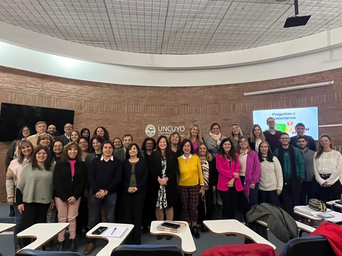 SIIP_UNCUYO's tweet photo. Autoridades, docentes y personal de apoyo académico se capacitaron durante dos jornadas en internacionalización integral. Flexibilización Curricular y Sistemas de Créditos fueron los ejes centrales abordados por el experto en la temática Dr. Pablo Beneitone. https://t.co/PCKogewCjU