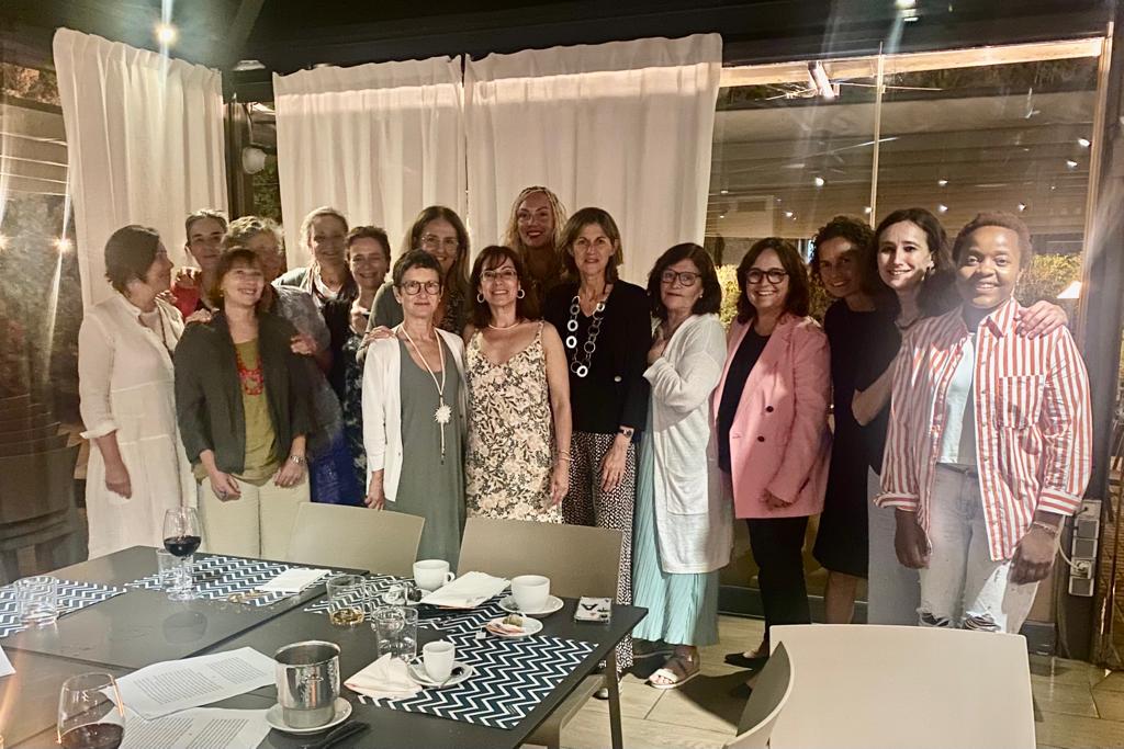 🥂Sopar de #ConselleresODEE per parlar sobre els nous projectes, #EscolaIgualtat #PlataformaDirectives i brindar per la #IgualtatdeGenere

@xalenski @anna_mercade @annasolerpont @mar_gaya @txellbq @consolvancells @crisolivab @maciasmarta @FGCcorporatiu @Isoldaventura @elianeguiu