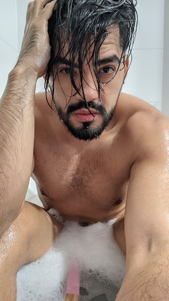 Makxavier's tweet photo. Nada como bañarte en la tina con agua caliente 😍 https://t.co/Yds8UzVccI