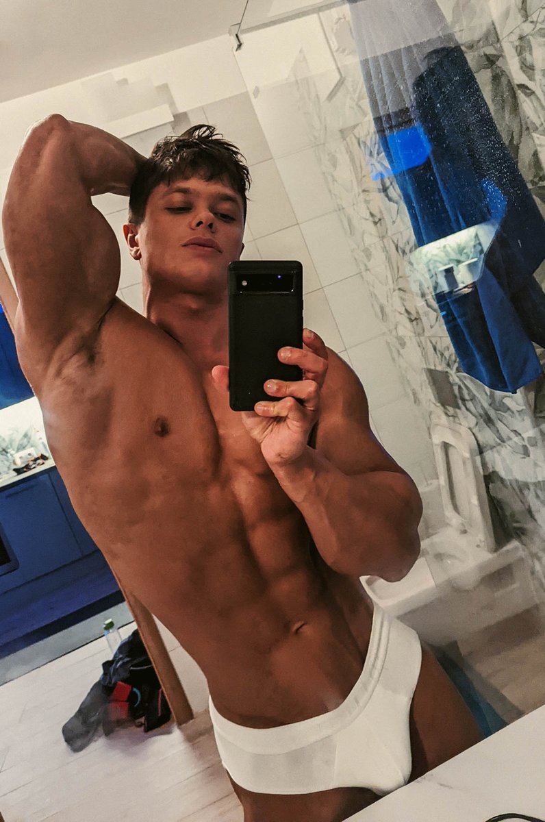 RT if you would shower with me 🥵