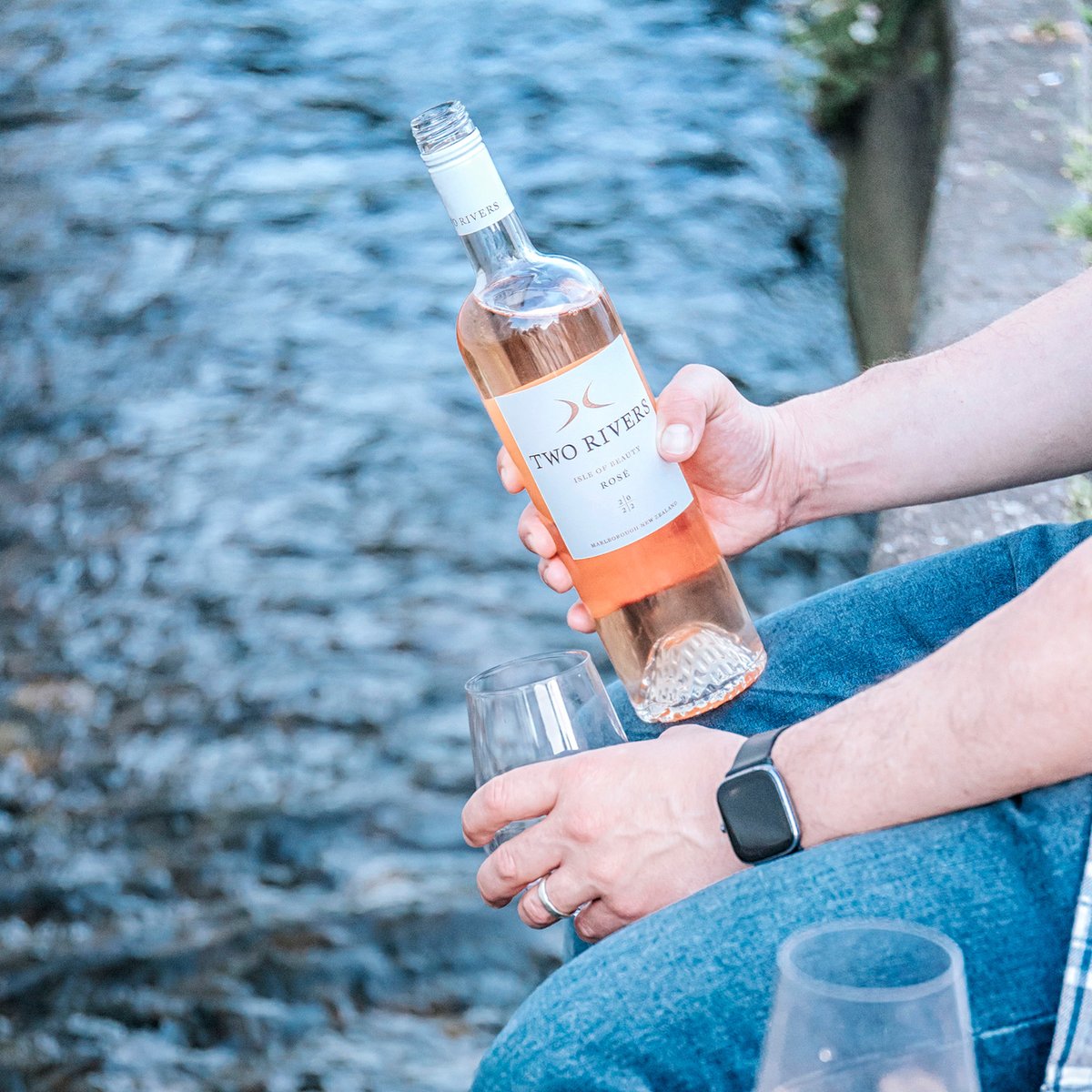 VinotopiaWine's tweet photo. This wine is a BEAUTY! @TwoRiversWineNZ 'Isle of Beauty' Rosé in fact 🇳🇿

A Mediterranean style rosé ... but from Marlborough, New Zealand!

https://t.co/1xF5Vc18aX

-

Photo by @kirstieyoung 📸 https://t.co/OEA4vIMFE6