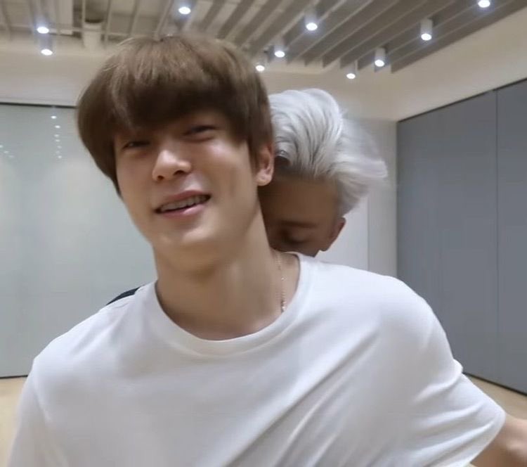 กูแจรึน tweet media