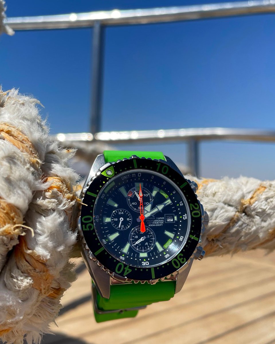 ChrisBenzWatch's tweet photo. #tgif and time to start the weekend countdown with the DEPTHMETER Chronograph 300M' in #caimagreen π
See all watch details: https://t.co/W4uSulY9H1
#chrisbenz #chrisbenzwatches #sharkproof #depthmeter #divewatch #divechronograph https://t.co/feYzpzkOmL