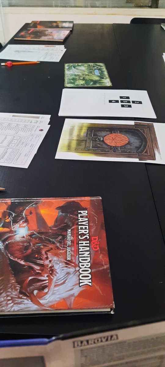 JB_el_Lobo's tweet image. Todo listo para que #Strahd camine por sus dominios en el @ContemplaRol 

#PorUnMundoRolero