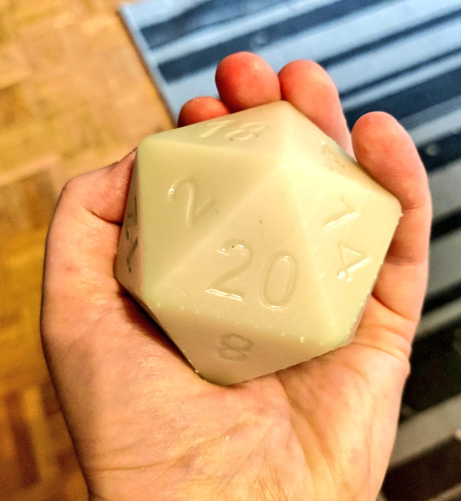 Tii_Resin's tweet photo. Alkaisikohan tämä olla hyvän kokoinen d20? Nyt vain muotin tekoon ja päästämään luovuus irti tähän tulevaan 60mm noppaan 😎 https://t.co/z23c6FepjG