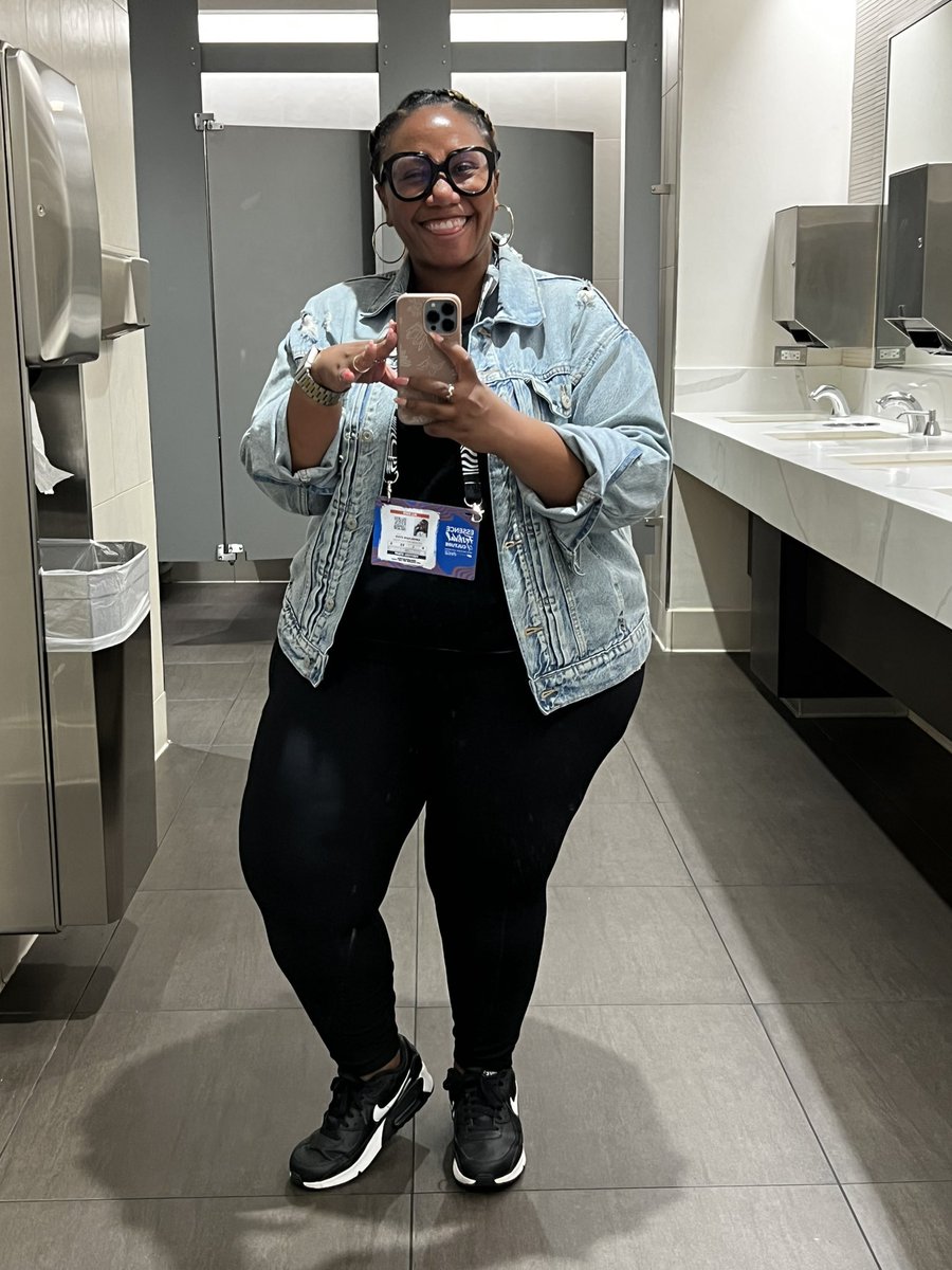 AngieWorldOrder's tweet photo. I’ve watched all my cousins work Essence Fest in some capacity for years since the first festival and now, it’s my turn to have credentials!
I’m so grateful for the work I get to do.
Can’t wait to share what I’ve been working on. 👩🏾💻✨🥹 #ProducingWithAngie https://t.co/0MyLm5FiWS
