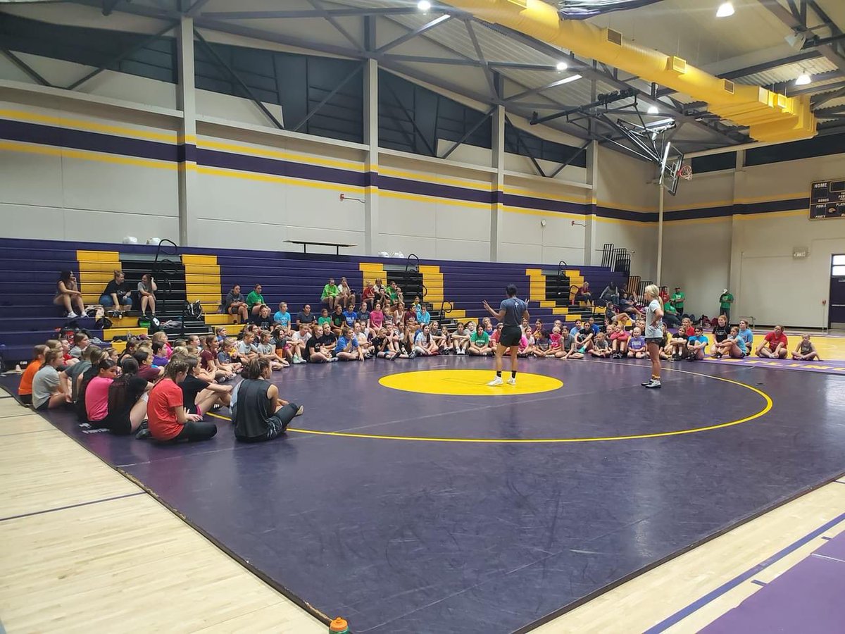 jvSAMSON7's tweet photo. How do you grow women’s wrestling?  You make some phone calls, send some emails, and make connections.  Bring in one of the BEST in the world to Western Kansas and they will come. #growwomenswrestling @Jacarra016 @kwcaonline @sportsinkansas @nwcawrestling  @tregoeagles https://t.co/dxv4XJwvsm