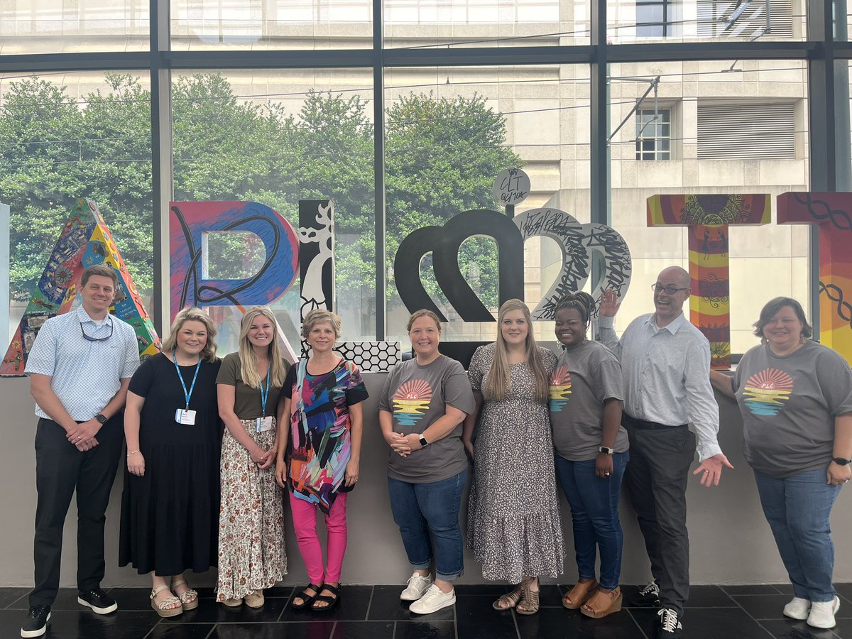 Bates_AP's tweet image. Wow!! The learning and collaboration time we had have been amazing these last 3 days!!! Definitely money well spent @LexingtonTwo!!! @woodyowlsLex2