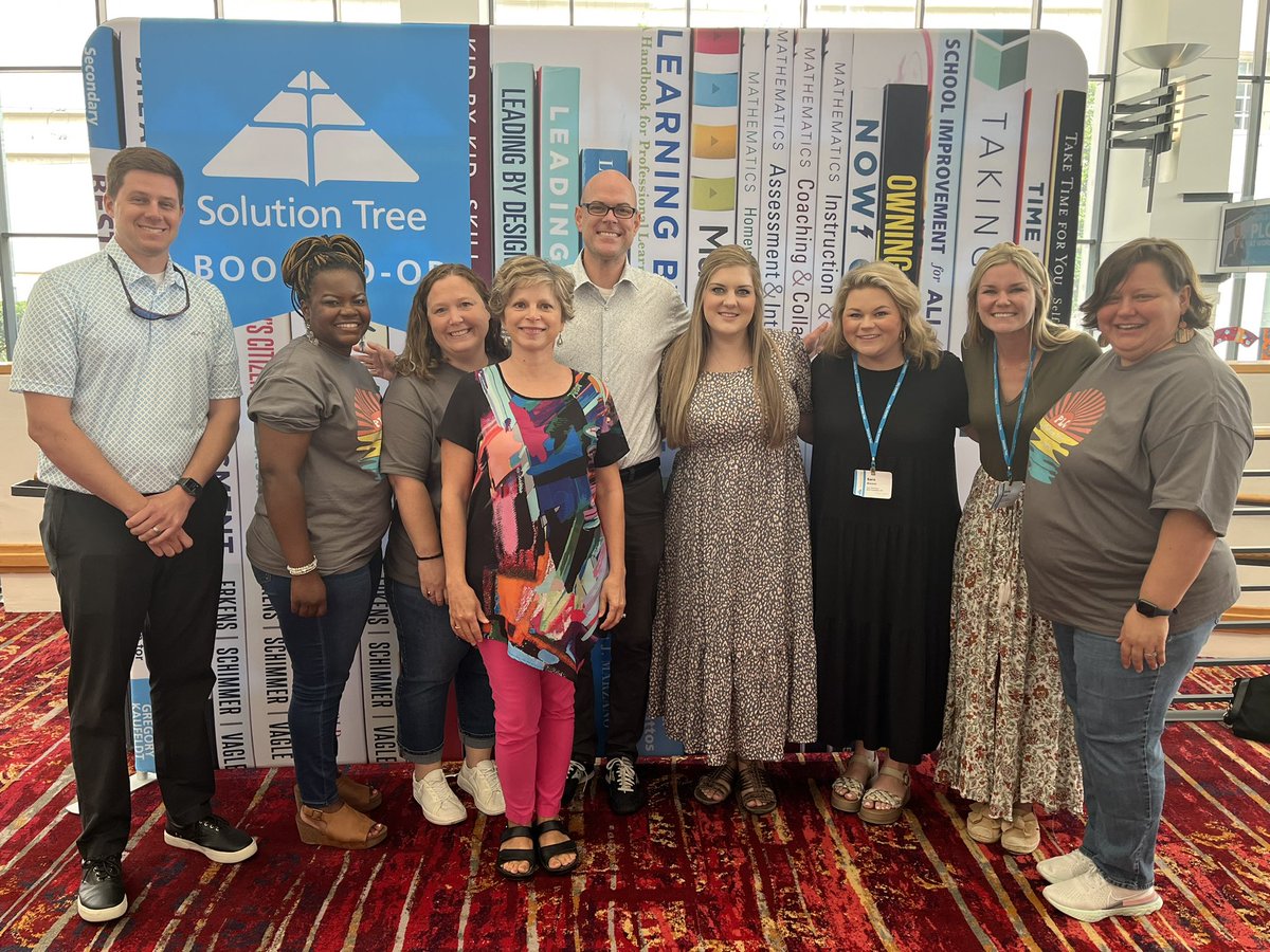 Bates_AP's tweet image. Wow!! The learning and collaboration time we had have been amazing these last 3 days!!! Definitely money well spent @LexingtonTwo!!! @woodyowlsLex2