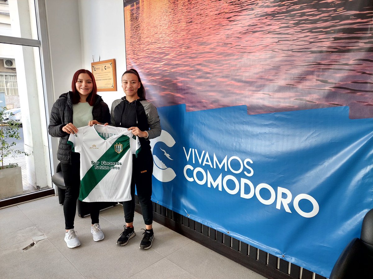 casadecomodoro's tweet photo. Nos visitaron las deportistas comodorenses Ariana Diaz y Cristal Nieves.

Ambas provenientes del Club Stella Maris en fútbol 11 y Club "Las Killers" de fútbol de salón , y actualmente convocadas en Buenos Aires por el Club Banfield en fútbol 11. https://t.co/PTuy5YYymH
