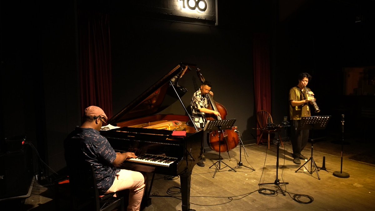 100banKobe's tweet photo. 西口明宏トリオ(David Bryant, 粟谷巧) 神戸公演お越し頂き有難うございました。名手3人によるジャズの魅力がたっぷり詰まった完全生音の快演でした!
この後は、明日(というか今日)7/1(土)浄願寺(大阪) 8/21Cotton Club(東京)、みなさまお見逃しなく!!
@akinishiguchi #somethinginred https://t.co/4IXWzBNJZX