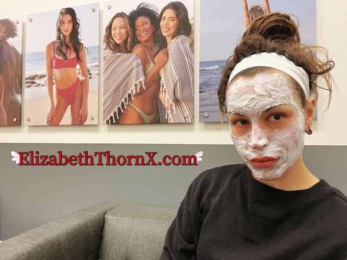 Spoiling myself today because I need it💅🏼🧖🏻&zwj;♀️💆🏻&zwj;♀️   Send donations for pedi, facial and lunch to $elizabeththornx<a href="/tag/hotmess"class="tags"><span>#hotmess</span></a>