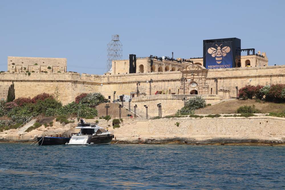 Shipguru's tweet photo. #Azimutyacht #A_FORCE with #pontoon preparing for #MediterraneFilmFestival2023 at #FortManoel, #MarsamxettHarbour, #Malta - 30.06.2023 - https://t.co/nfgboxc3g3 - NO PHOTOS can be used or manipulated without our permission https://t.co/wTL0kxdTSP