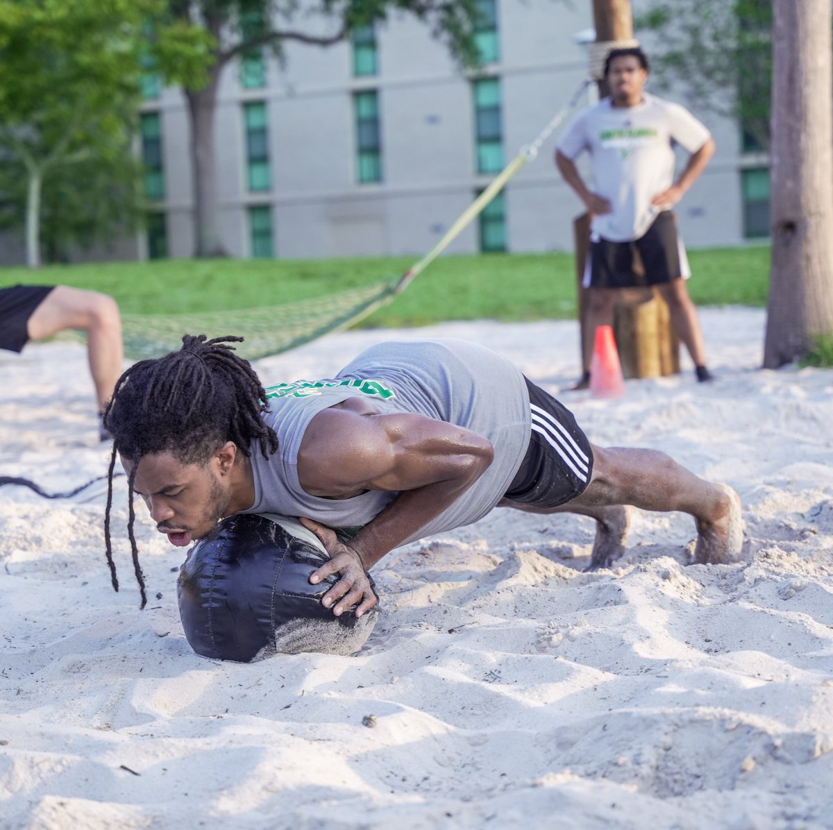 USFMBB's tweet photo. 📍 Castor Beach 

Another Friday Road Game in the books! 

#HornsUp🤘 | #EDGE https://t.co/TaTzzxr8Hw