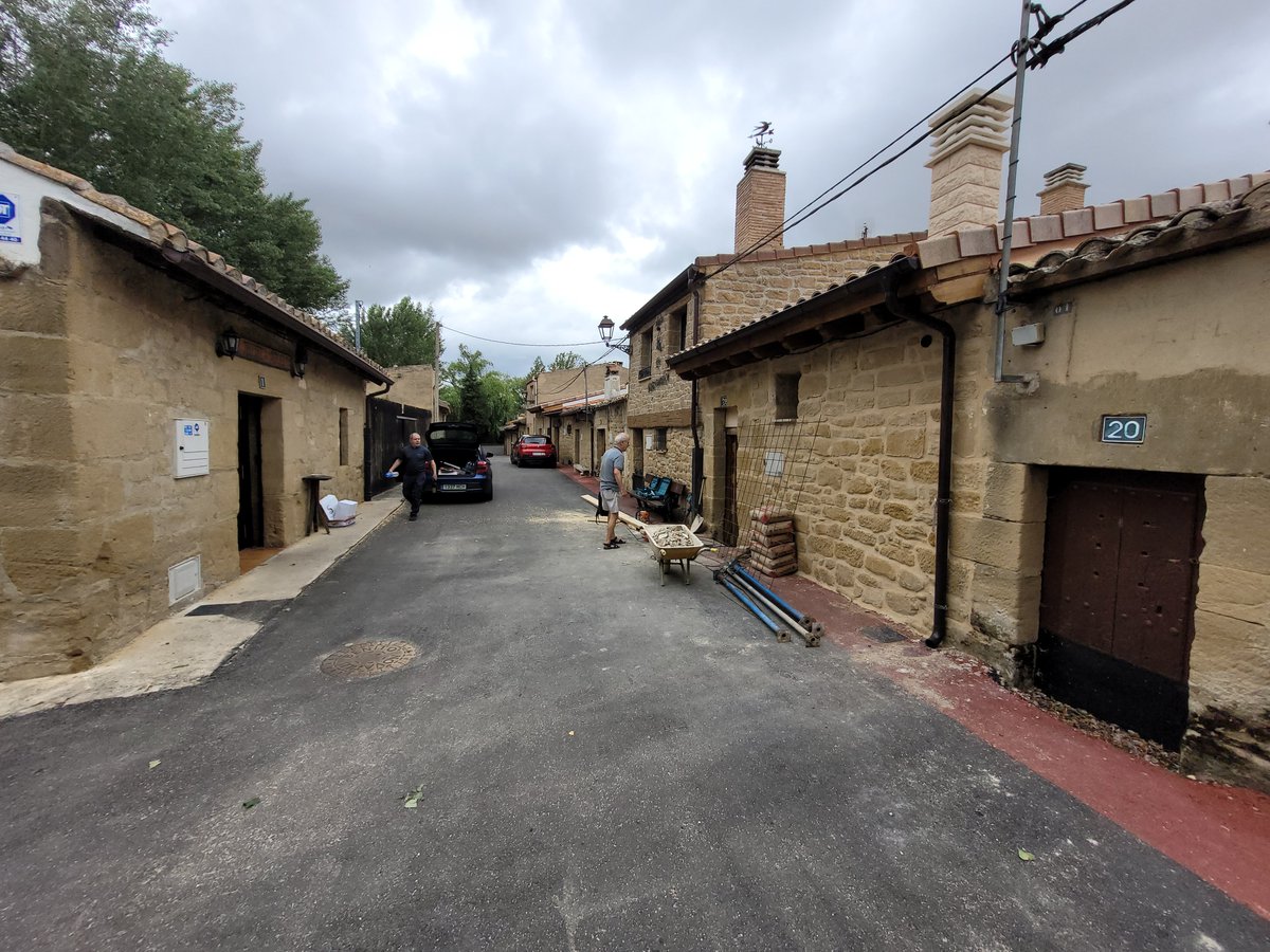 garcearquitecto's tweet photo. Barrio de las Bodegas del Priorato de Cihuri, La Rioja.
Reconocimiento del enclave y primer acercamiento. Gran descubrimiento con muchas similitudes con los barrios de bodegas de Tirgo y Sajazarra.
#BBR #Cihuri #Priorato #calados #bodega #BarriosdeBodegas #LaRioja https://t.co/JugJa8VEZ0