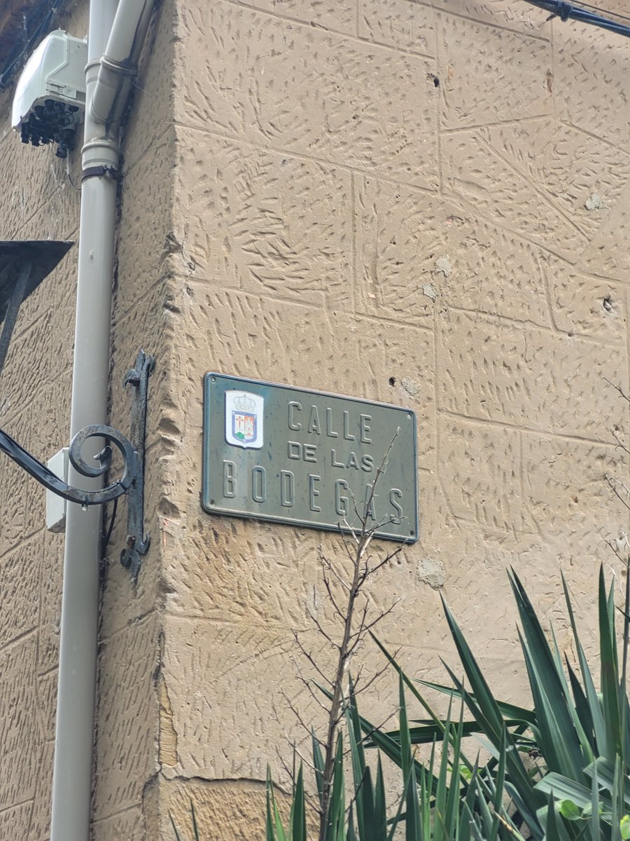 garcearquitecto's tweet photo. Barrio de las Bodegas del Priorato de Cihuri, La Rioja.
Reconocimiento del enclave y primer acercamiento. Gran descubrimiento con muchas similitudes con los barrios de bodegas de Tirgo y Sajazarra.
#BBR #Cihuri #Priorato #calados #bodega #BarriosdeBodegas #LaRioja https://t.co/JugJa8VEZ0