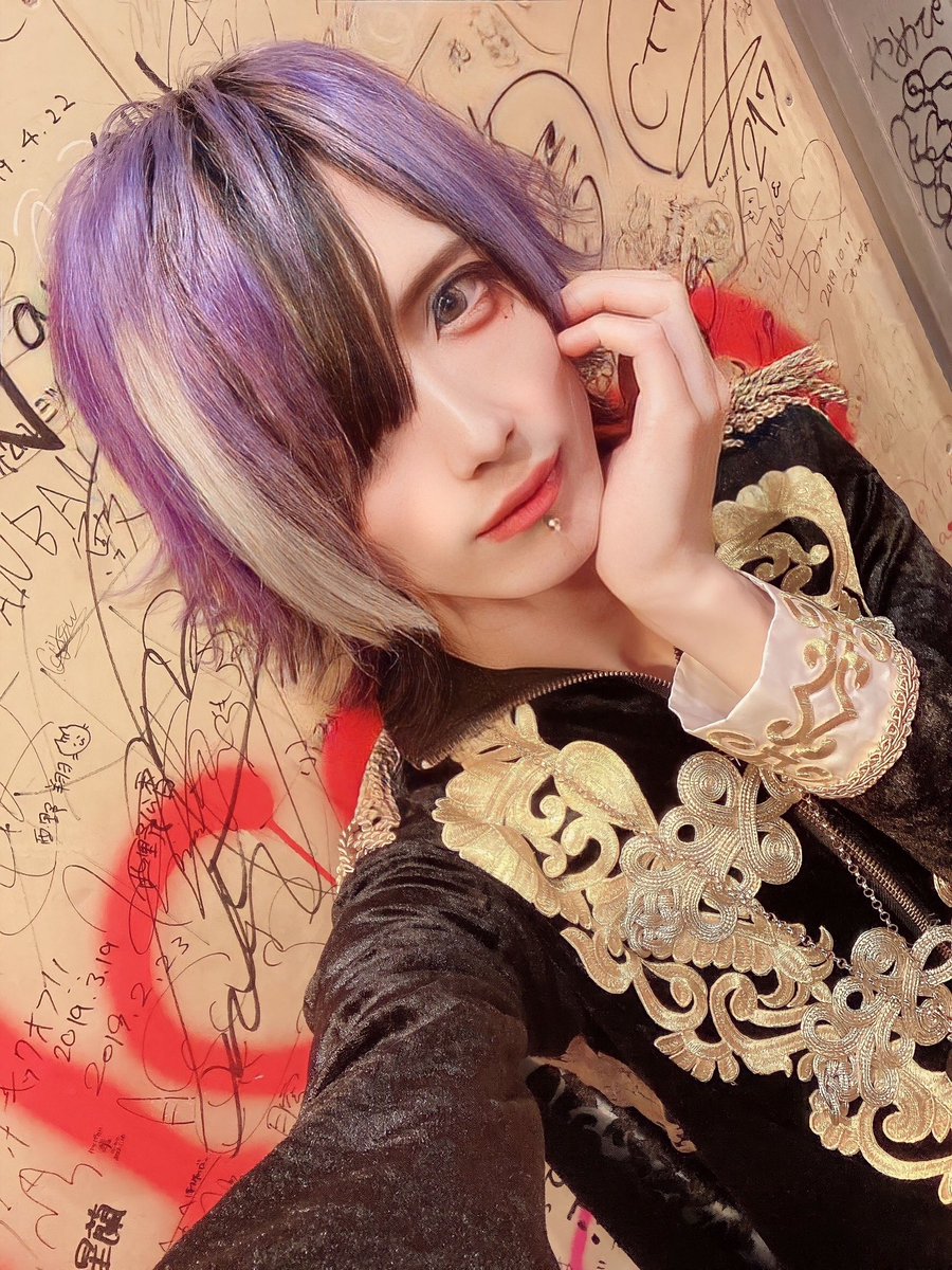 ibuki_ndarling's tweet photo. 遅くなっちゃったけど定期ワンマンありがとう🐰盛れてるかな？ https://t.co/V9YSaD9gsf