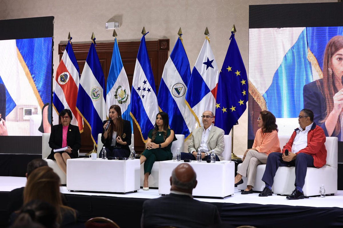 EUCA_Trade's tweet photo. SAN SALVADOR: Los miembros del panel sobre ‘Trazabilidad y debida diligencia en las cadenas agroalimentarias’ afirman que exportadores de cacao y café de El Salvador y Centroamérica trabajan en equipo para alinear estrategias que permitan cumplir con las normas de trazabilidad. https://t.co/dI8nNxCxJD