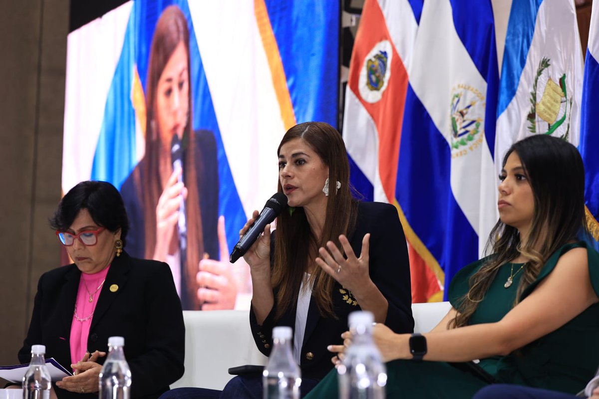 EUCA_Trade's tweet photo. SAN SALVADOR: Los miembros del panel sobre ‘Trazabilidad y debida diligencia en las cadenas agroalimentarias’ afirman que exportadores de cacao y café de El Salvador y Centroamérica trabajan en equipo para alinear estrategias que permitan cumplir con las normas de trazabilidad. https://t.co/dI8nNxCxJD