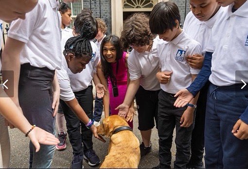 BlancheNevile's tweet photo. Mrs Akshata Murty,the Prime Minister's wife, invited our Yr5&6 pupils as part of ‘Lessons at 10' to meet her, teach her some #BSL & finish with a tour! What an experience! Keep practising #BSL Mrs Murty! @10DowningStreet #lessonsat10 #Deafed #bilingual
https://t.co/DjHYwiNYko https://t.co/dPqVZk1pPT