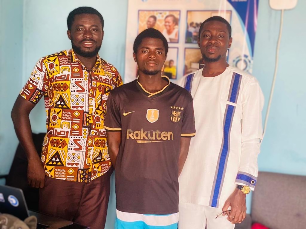 brightfieldtec's tweet photo. We're privileged to have Abdallah mustapha (@AmasapD), a software engineer who happens to come from Sefwi Afere and is based in Accra, visit us today. Thank you for spending time with our current fellows. And we look forward to growing this tech community together!

#TechInSefwi https://t.co/V3TLVl0R7H