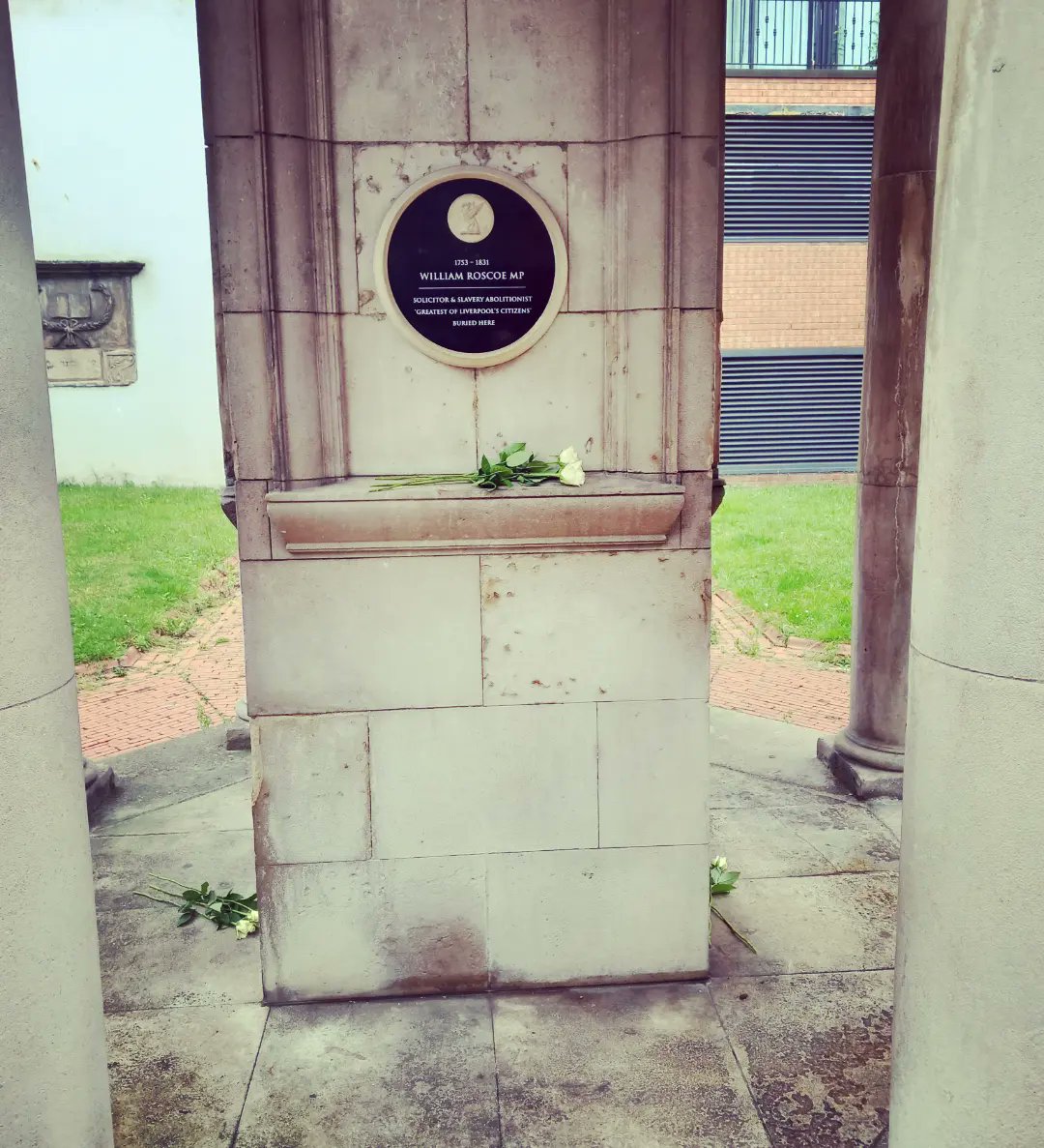 JohnnieMaguire's tweet image. To mark the anniversary of William Roscoe's death @friendsofroscoe and I,did a clean up of the space and planted a few things, including: Rosemary for remembrance, Sage to rid of negativity, Mint for good fortune.
#friendsoroscoegardens 
#APortraitofWilliamRoscoe 
#RoscoeBirch