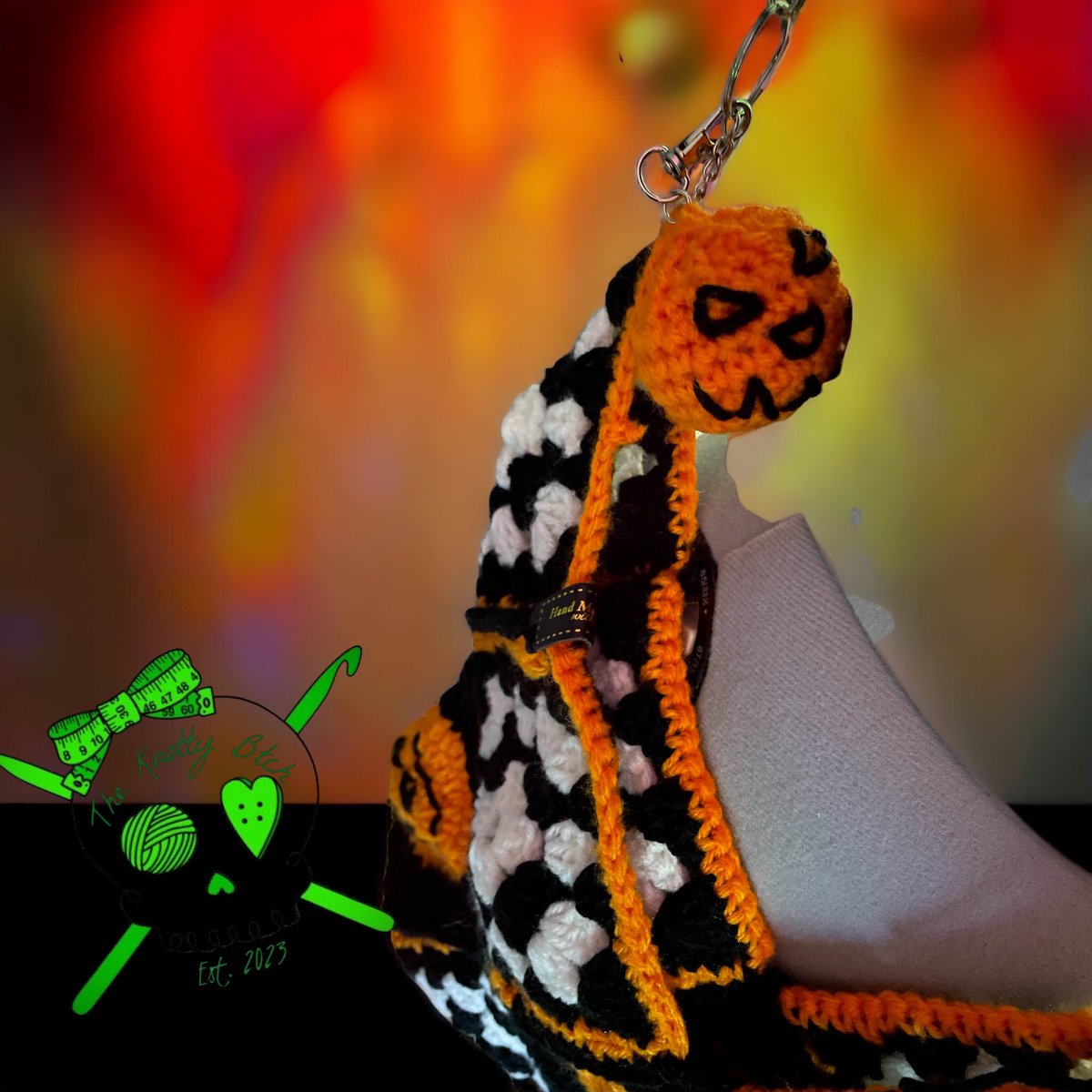 theknottybtch's tweet photo. Pumpkin granny bag only 1 available #FiveNightsAtFreddys #theknottybtch #halloween #crochet #SmallBiz #gothic #alt #horror https://t.co/aFwIzhhepx
