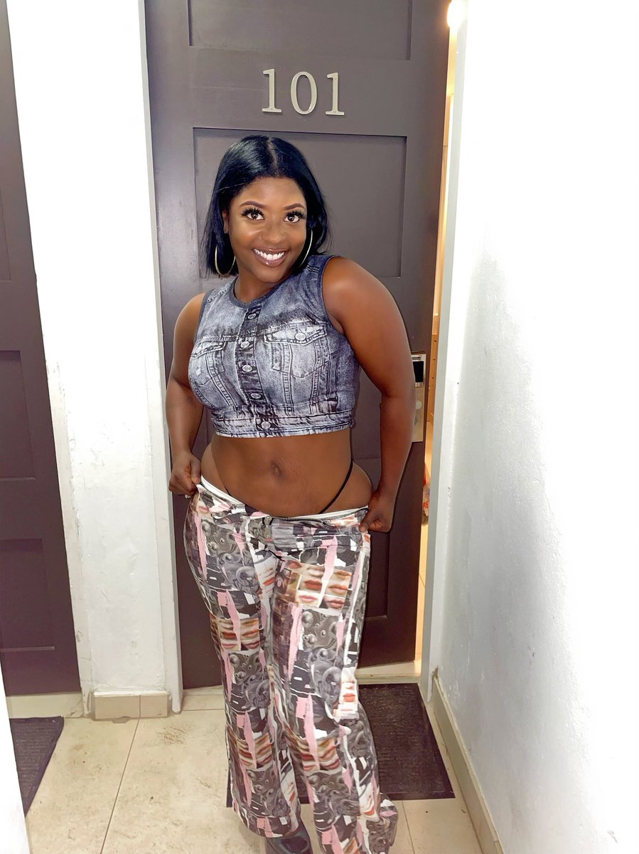 Sexy_LaCocaina's tweet photo. Giving these girls life with no parole🥵❤️🔥
#darkskinbaddie #blackgirlluxury #NotNoneOfthem #Cobaby #Viral #luxurytravelOnly #antiguaandbarbuda🇦🇬
#DowhatyouwantWhenUpopping🥵 #Cancerseason♋️ https://t.co/82MM7i4upE