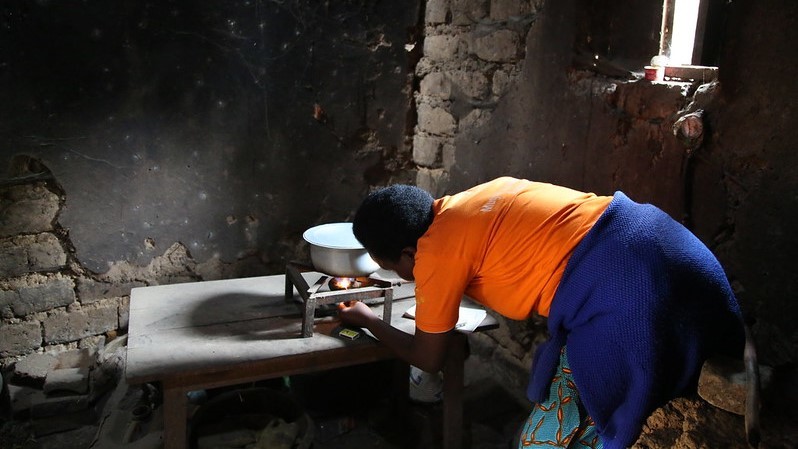 IIED's tweet photo. ICYMI: Carbon credits are distorting markets and destroying local businesses --> https://t.co/j7d3CLNeDX

Carbon credits offer the potential to fight #ClimateChange &amp; inequality but without proper evaluation, they can impact those who have contributed least to the climate crisis. https://t.co/h2Ud6u5JQH
