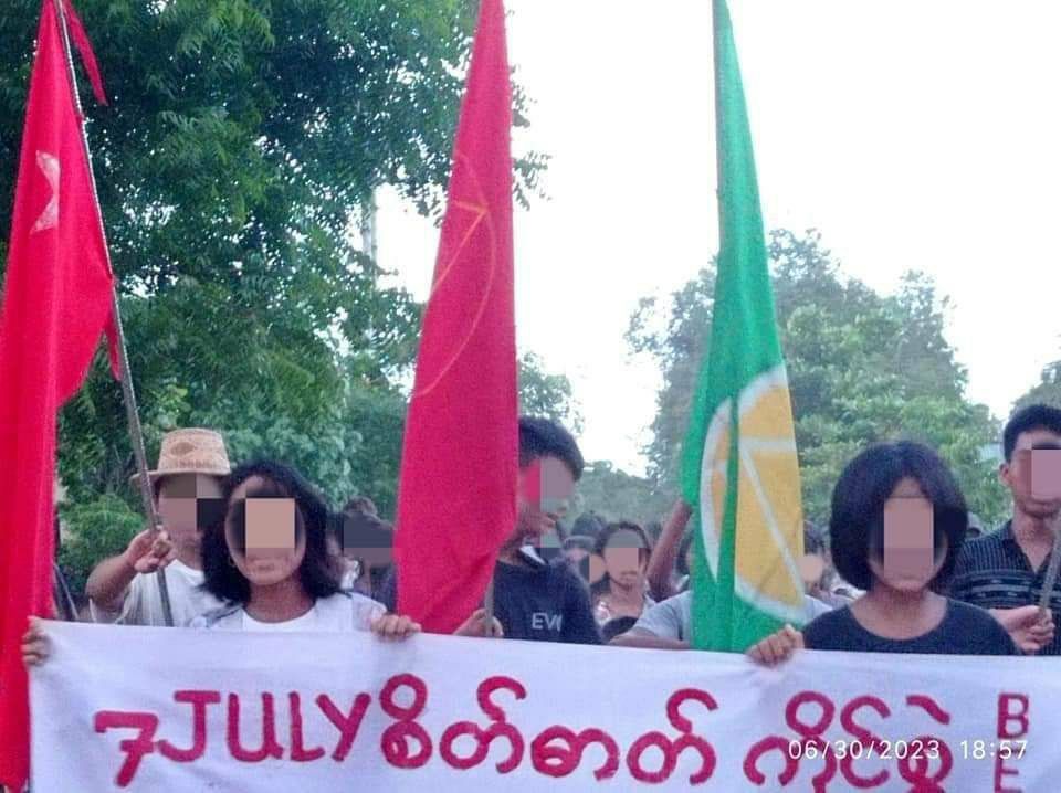 Smo_DAUNG's tweet photo. The Basic Education General Strike Committee &amp; residents of Myaing township united to express solidarity against terrorists regime today.   #2023Jun30Coup #WarCrimesOfJunta #WhatsHappeningInMyanmar https://t.co/LtYszRvD58
