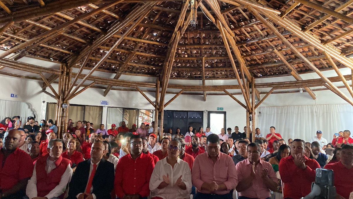CrisantoPizo's tweet photo. Entrega de Avales a candidatos Liberales que aspiran a Alcaldías del Dpto del Cauca https://t.co/TlwOJL4teK