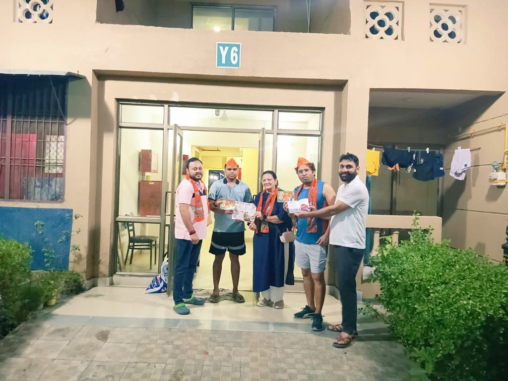 इरोस संपूर्णम् बूथ संख्या 38 , महासंपर्क अभियान कार्य पूर्ण करते हुए <a href="/Sampoornamaoa/">Sampoornam Apartment Owner Association</a> <a href="/Poonam233334075/">Er. Poonam Gautam</a> <a href="/ErAbhiSharma1/">अभिषेक शर्मा (बूथ अध्यक्ष (49) इरोस सम्पूर्णम)</a> <a href="/VijayBhatiBJP/">Vijay Bhati</a> <a href="/ravibhadoria/">Ravi Bhadoria</a> <a href="/RamanP_85/">Raman Prakash</a>