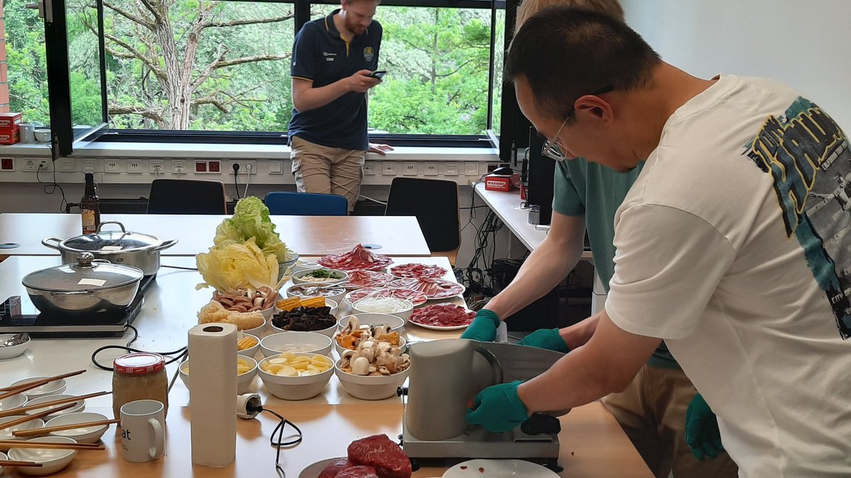 Dr. Han feeds the Team! With 5 kg of filet.....