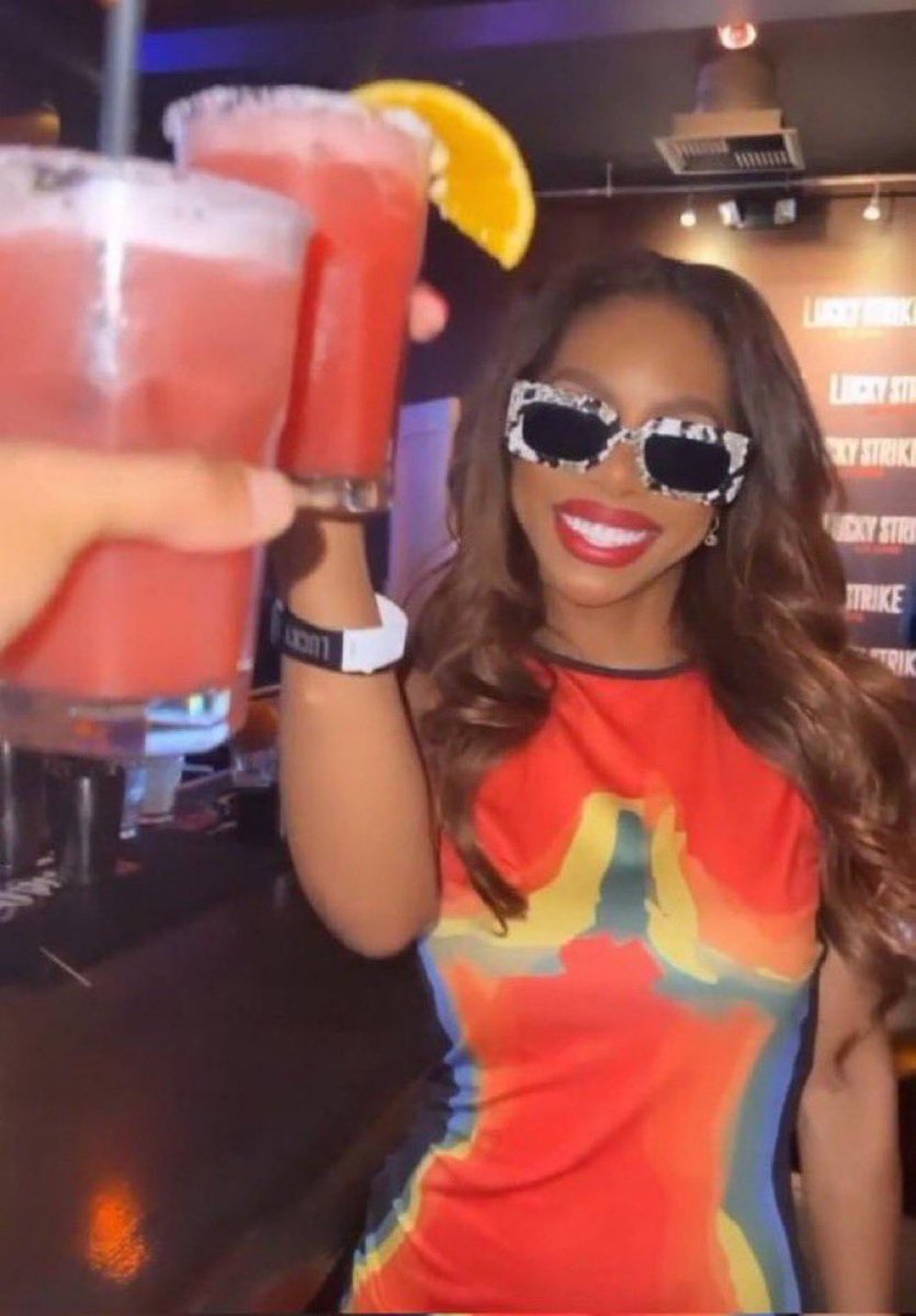 Passeks's tweet photo. To us who are seeing Tamia next week. https://t.co/bGn2F6mbTu