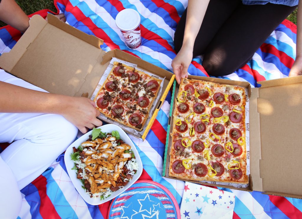 🎇 #FridayVibes GIVEAWAY 🎇

We are giving away a 
$100 #LedoPizza GIFT CARD

To enter you must:
✅ Follow 
🔁 Retweet

1 winner picked at 10pm 6/30/23

Kick off 4th of July 🇺🇸 weekend with Ledo Pizza! 

Start your Order 📲 Order.LedoPizza.Com