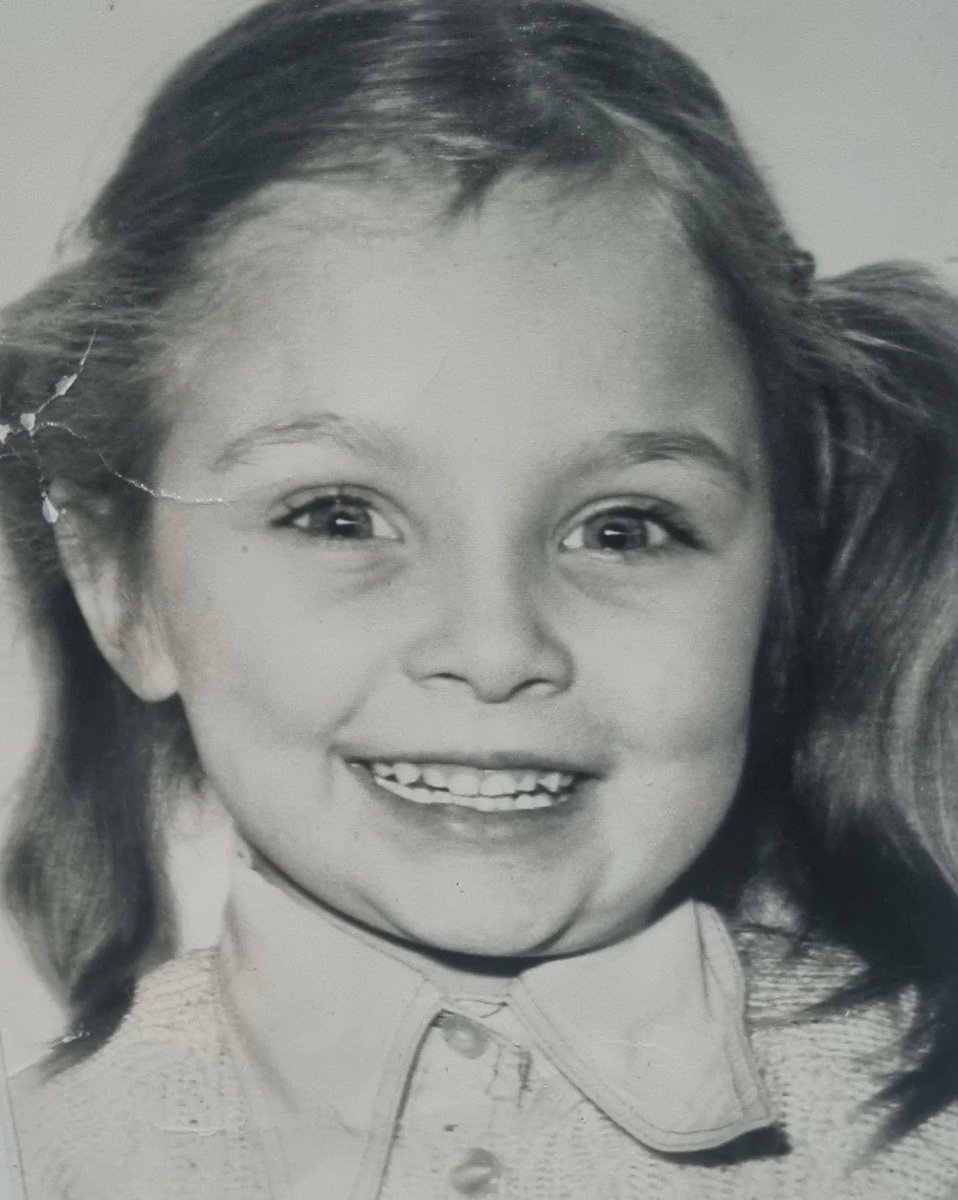 I campaign for little Della, a 6yr old girl abused by a known paedophile. A serial sex offender who changed his name 5 times, to hide his past and go on to abuse countless other children. We will change this law #DellasLaw 

Thank you <a href="/SarahChampionMP/">Sarah Champion</a> ❤️