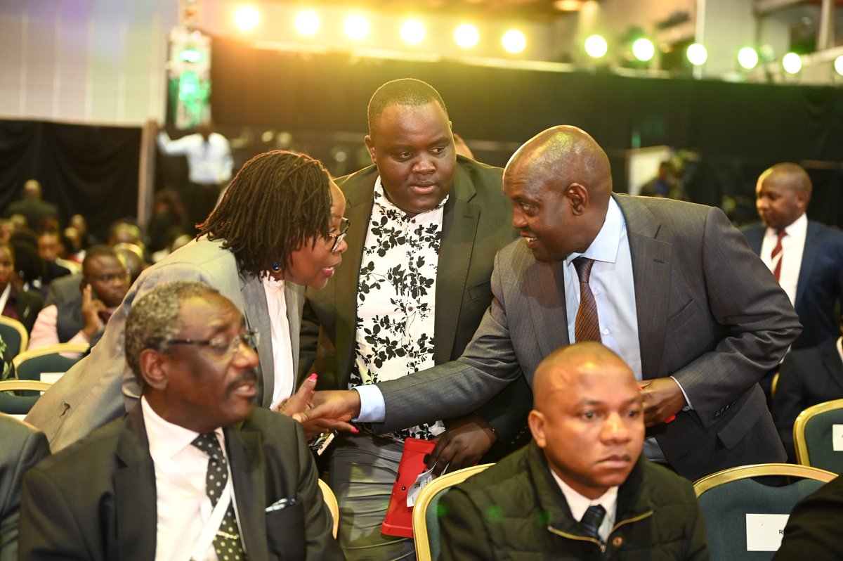 President <a href="/WilliamsRuto/">William Samoei Ruto, PhD</a> unveils online government services @KICC_Kenya where Kenyans can access over 5,000 Government services online.

#GavaMkononi