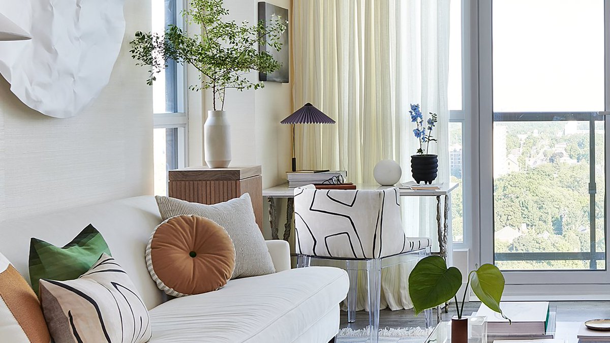 feathersold's tweet photo. No space for a desk, no problem! 

Read this post to get some inspiration on ways you can create a designated work space that isn't just at your kitchen table. https://t.co/By71b1prWg https://t.co/V9qNoa6vRH