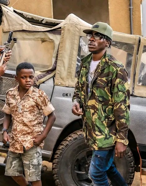 Kigeziteensmg's tweet photo. How can an upcoming artist refuse to be interviewed on National TV after? Arrogance!
Media is key everywhere, it's media that has pushed him to where he is,incase they didn't give him attention,he would be nowhere.
This momentum,no!
#RespectMedia https://t.co/be2DteF0Az