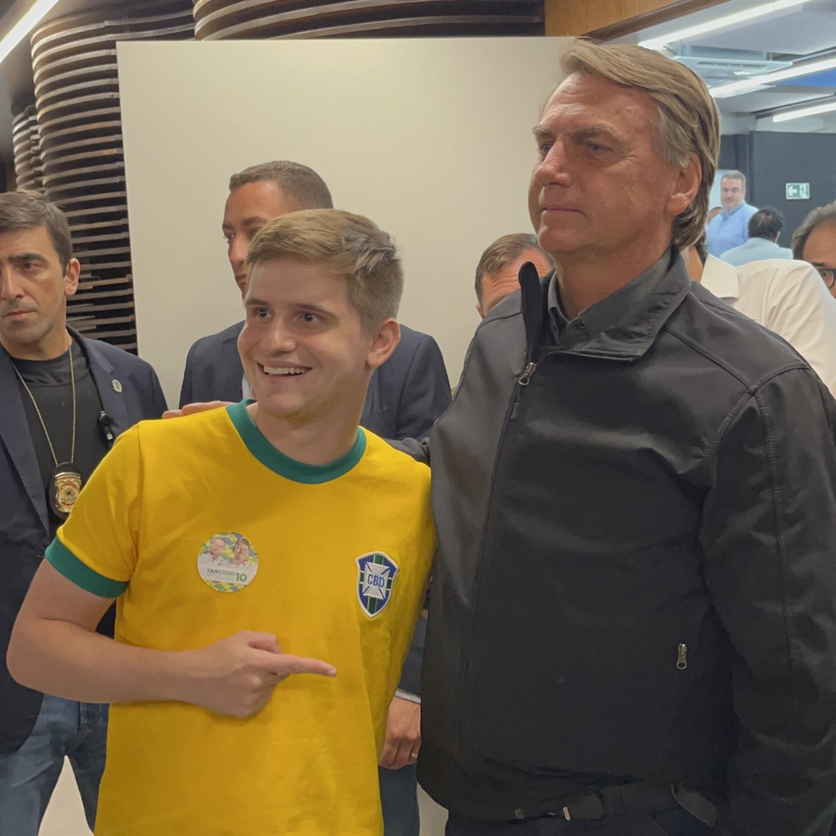 lucaspavanato's tweet image. Jair Bolsonaro inelegível é o tiro da esquerda que vai sair pela culatra, um mártir injustiçado que será o maior cabo eleitoral da história do país.

Podem até tentar nos calar, mas nossas ideias permanecem mais vivas do que nunca. 

Lutaremos pelo Brasil até o fim! 👊🏻🇧🇷
