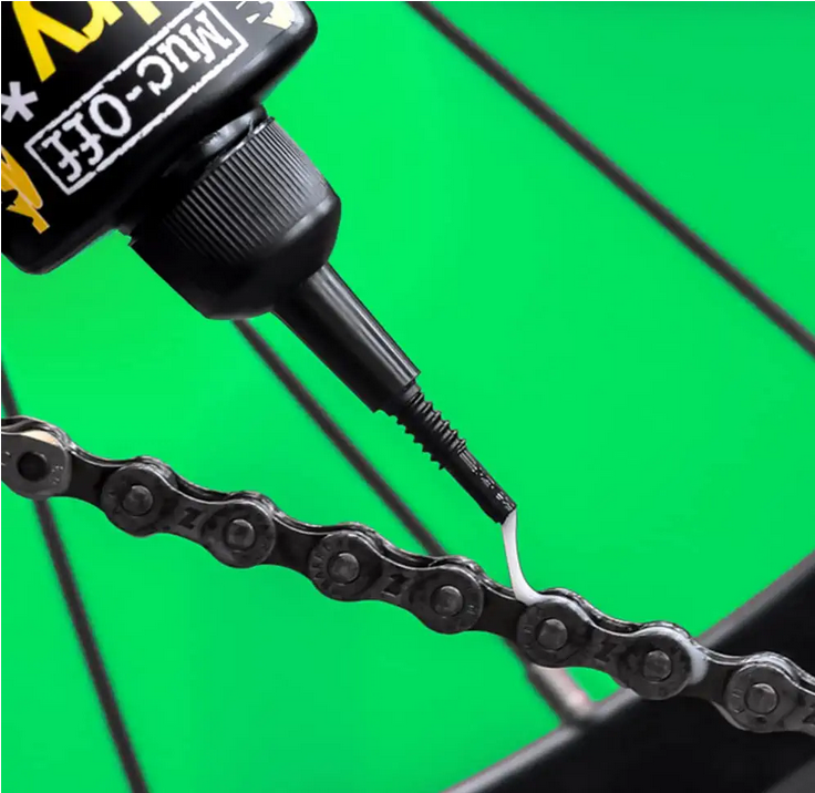 _GeorgeReid_'s tweet image. Equally the power of just a nice clean image. I like that they've used a contrasting background colour in this shoot to make that black/yellow pop

#designexamples