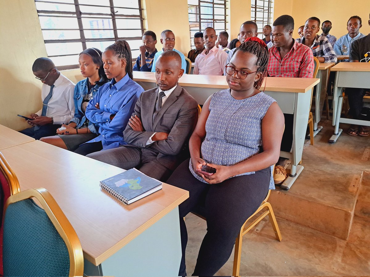 UR_Law_Students's tweet photo. It was a pleasure to have @NgobokaV share his insights on mooting,challenging pleaders as well as guiding them. #URLSA members learnt a lot from our lawschool alumni.we did moot and greet.#2023_2024. https://t.co/wDefrRzQ5o