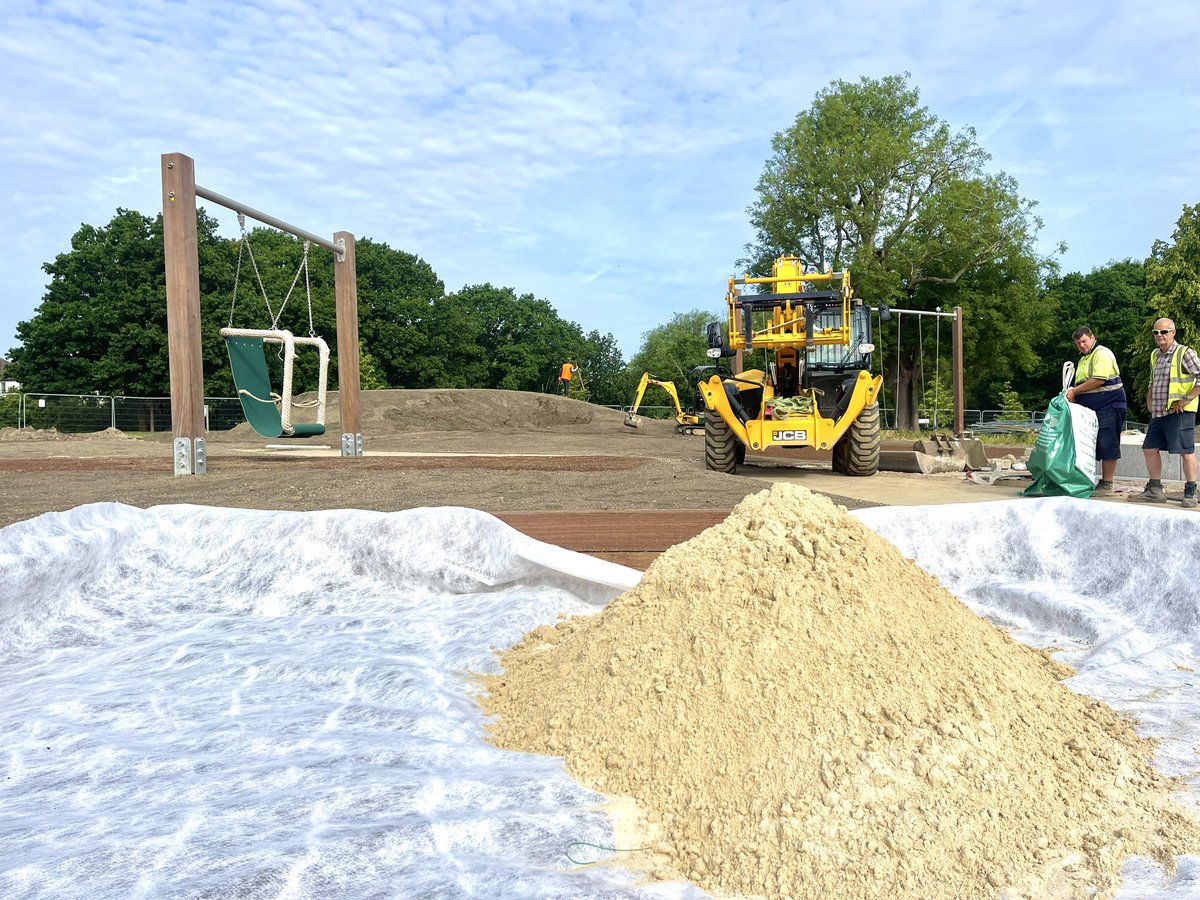 Bourne_Amenity's tweet photo. Delivering bulk Bags of our BS EN:1177 certified, non-staining, double washed play pit sand to a site for @BlakedownLandsc. Always good to employ our sister company @Gardenscape for better access, utilising their rear steer hiab vehicles
 
@AllenScott_Ltd
 
#playsand #sand https://t.co/dMmRQqZaoM