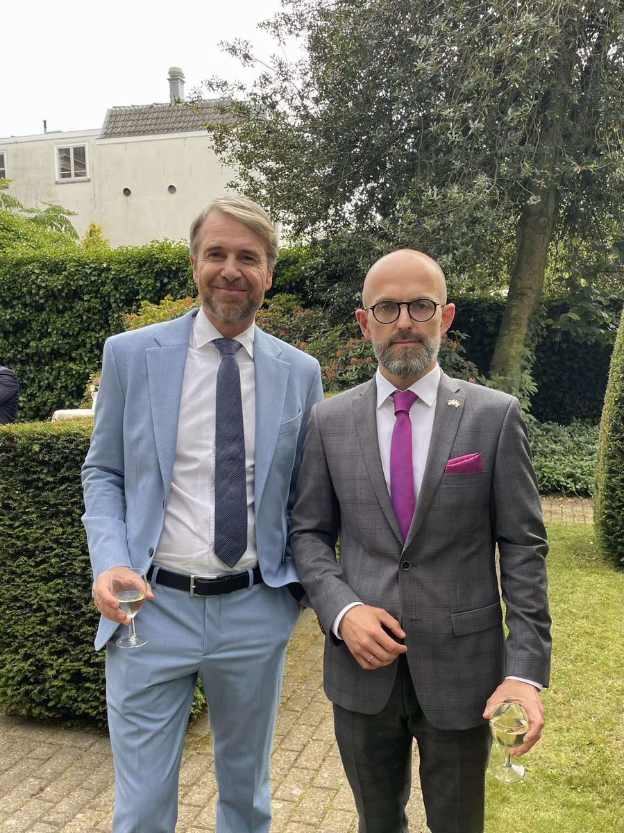 Warm welcome to new ambassador of #UKRAINE 🇺🇦 <a href="/karasevych/">Oleksandr Karasevych</a>.

<a href="/DKinNL/">DK in NL</a> will do anything we can to support you!

#SlavaUkraini