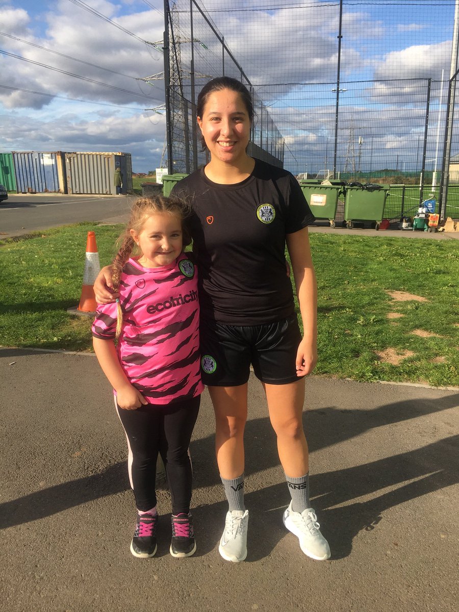 Marthamoofgr's tweet photo. Canโt wait for the new season to start for @FGRFC_Women ! Just keeping everything crossed my bestie comes back to play! @charlieamyrowly you are so missed and so loved on and off the pitch! Hopefully will see you back in a fgr shirt ๐ค๐ฝ๐ค๐ฝ๐ค๐ฝ https://t.co/AQm7gJxIjQ