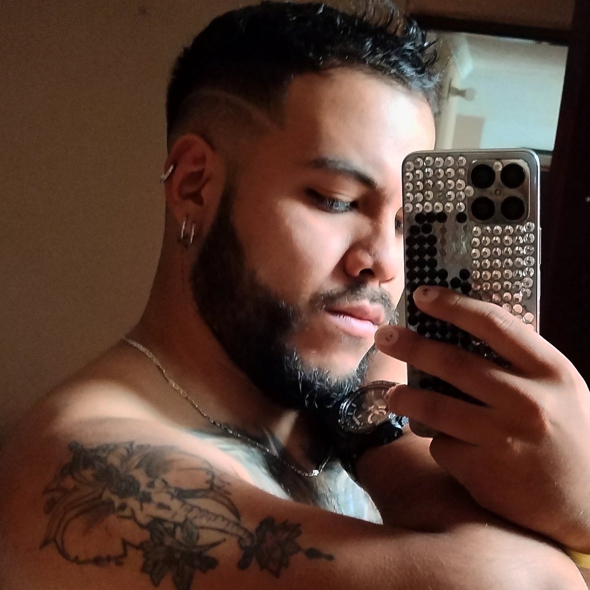 juanvan41319114's tweet photo. #NuevaFotoDePerfil https://t.co/KcKg4EG8ML