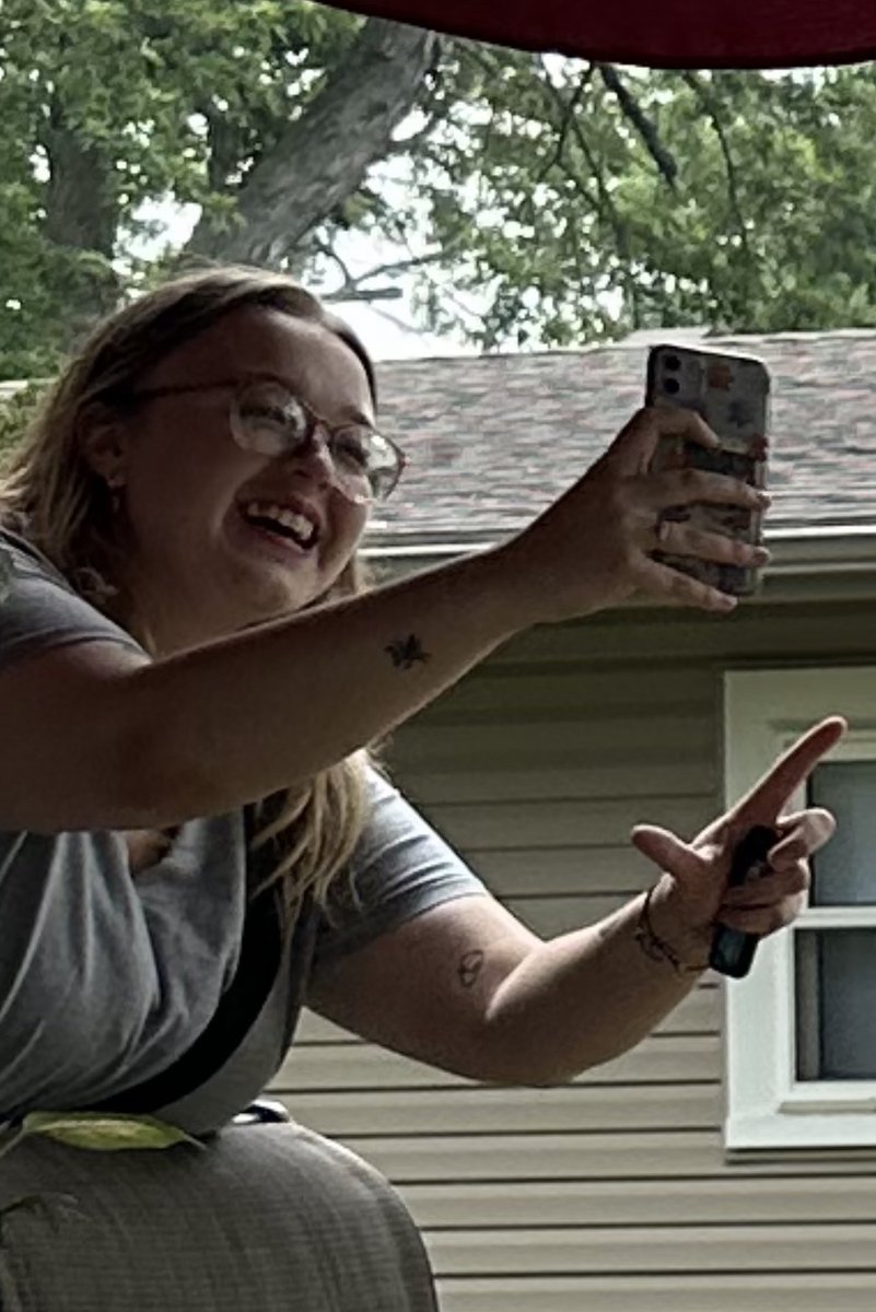 unlostliz's tweet photo. Alex’s biggest supporter https://t.co/OOkrZZJH7y