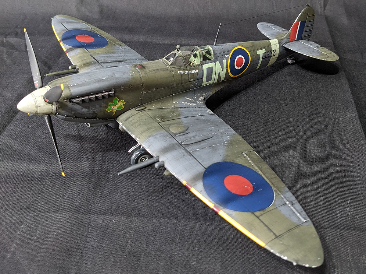RevellGermany's tweet photo. Matt baute das Spitfire Mk. IX C/XVI Modell im Maßstab 1:48 mit 130 Teilen. Ein Meisterwerk für Modellbau-Enthusiasten! Teile dein Spitfire-Modell mit Revell Germany: socialmedia.de@carrera-revell.com. #revellgermany #scalemodel #modellbau #SpitfireMkIX https://t.co/L9h4dbU0wd